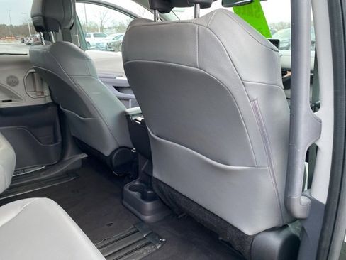 Used 2024 Toyota Sienna XLE image 35