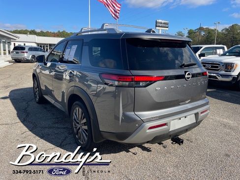 Used 2024 Nissan Pathfinder SL w/ SL Premium Package image 15