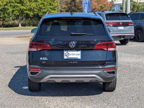 Certified 2022 Volkswagen Taos SE w/ Panoramic Sunroof Package image 6
