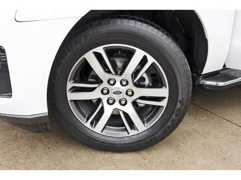 Used 2023 Ford Expedition XLT RWD image 30