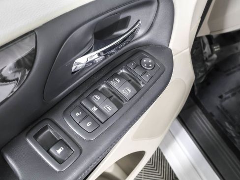 Used 2017 Dodge Grand Caravan SE w/ Power Window Group FWD image 31