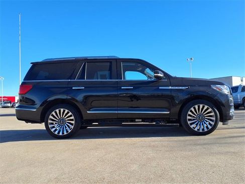 Used 2019 Lincoln Navigator Reserve image 4