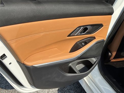 Used 2020 BMW 330i Sedan w/ Convenience Package image 17