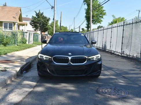 Used 2024 BMW 330i Sedan w/ Convenience Package RWD image 3