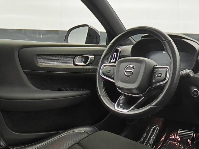 Used 2021 Volvo XC40 T5 R-Design w/ Advanced Package AWD/4WD image 27