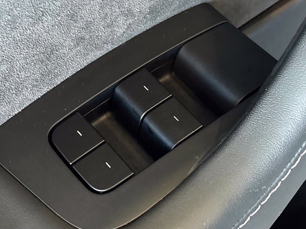Used 2025 Tesla Model Y Long Range AWD/4WD image 17