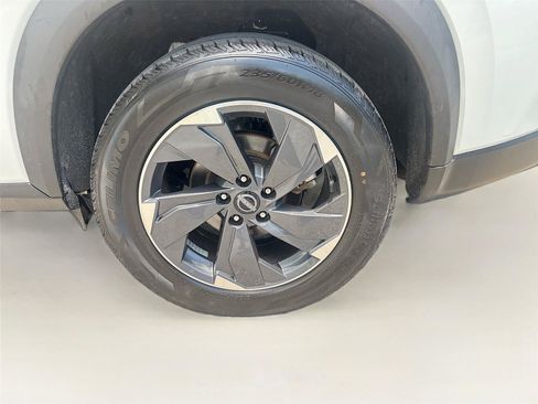 Used 2024 Nissan Rogue SV FWD image 29