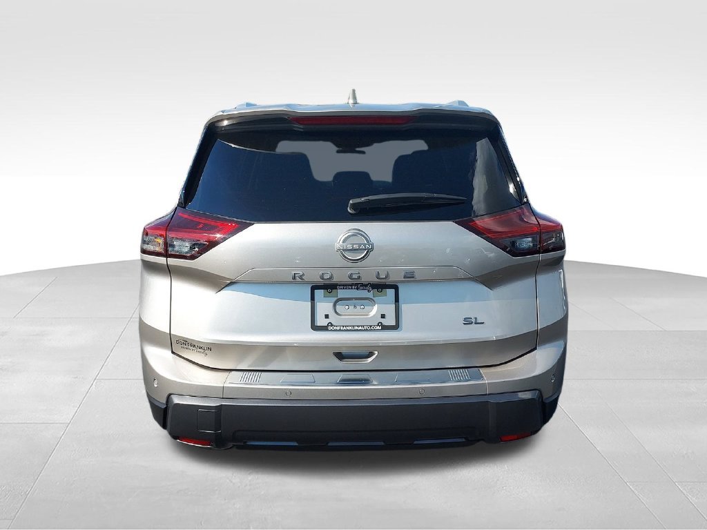 Certified 2025 Nissan Rogue SL FWD image 4