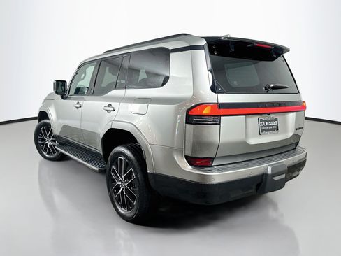 Used 2025 Lexus GX 550 w/ Accessory Package (2T) AWD/4WD image 5