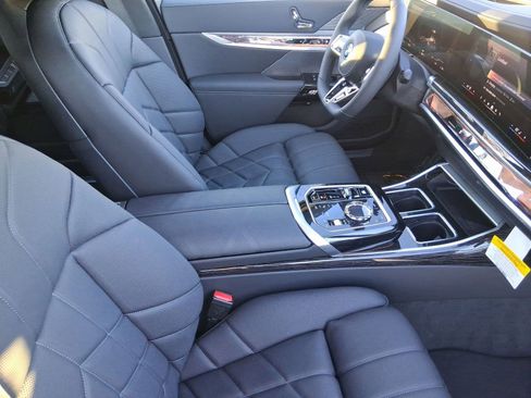 New 2026 BMW i7 xDrive60 w/ Premium Package image 32