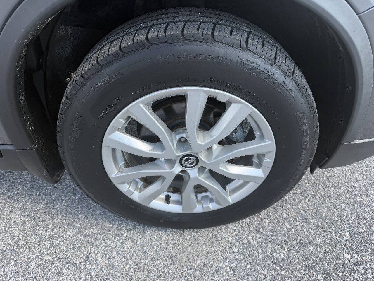 Used 2017 Nissan Rogue SV AWD/4WD image 26