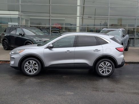 Used 2022 Ford Escape SEL image 2