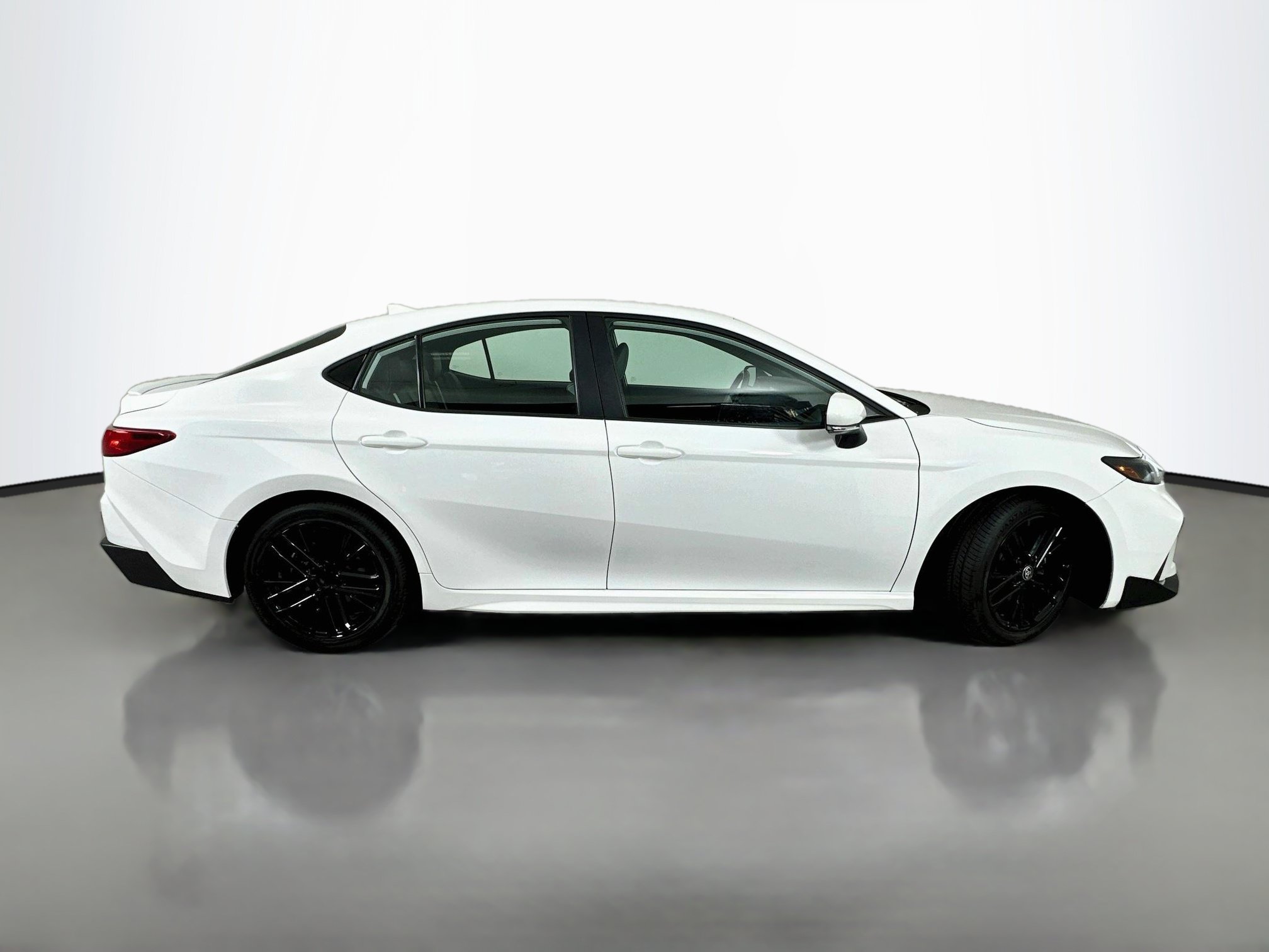 Used 2025 Toyota Camry SE FWD image 8