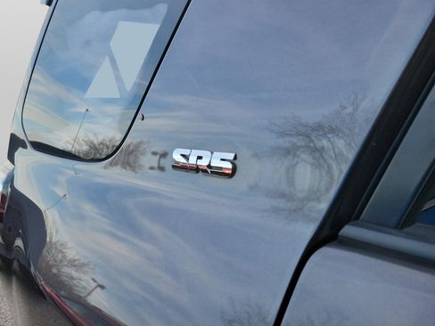 Used 2016 Toyota 4Runner SR5 image 11