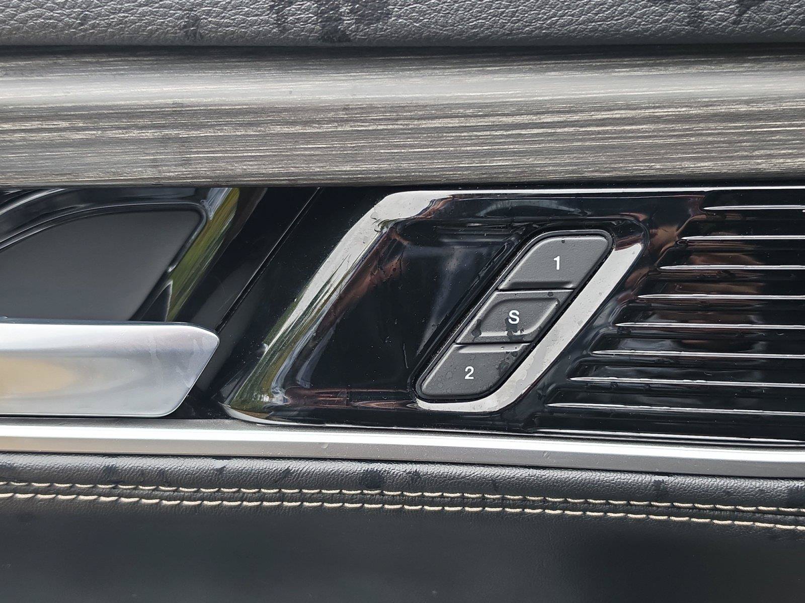 Used 2024 Jeep Wagoneer Series III AWD/4WD image 17