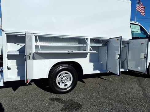 New 2026 Chevrolet Express 3500 w/ Power Convenience Package image 24