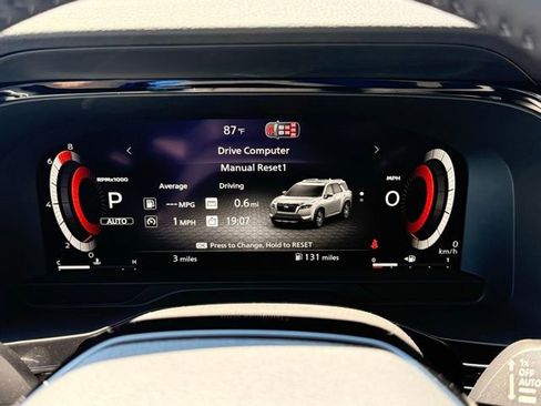 New 2026 Nissan Pathfinder Platinum AWD/4WD image 34