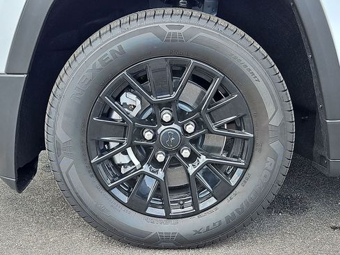 Used 2026 Jeep Cherokee AWD/4WD image 37