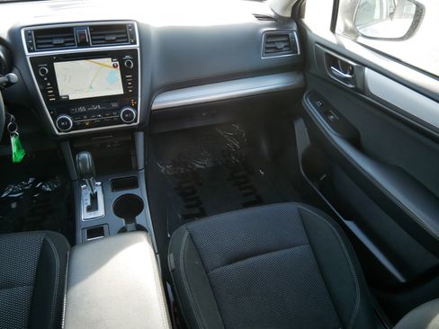 Used 2019 Subaru Outback 2.5i Premium image 11