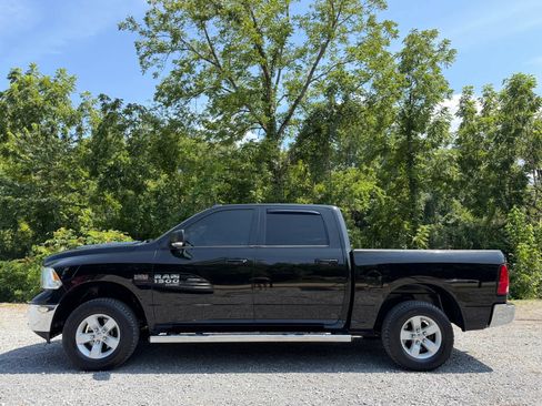 Used 2020 RAM 1500 Classic SLT w/ Luxury Group AWD/4WD image 8