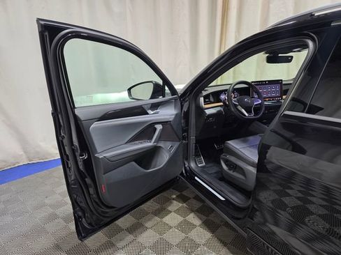 New 2025 Volkswagen Tiguan SEL R-Line image 11