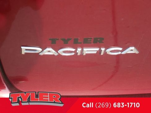 Used 2020 Chrysler Pacifica Touring w/ Cold Weather Group FWD image 13
