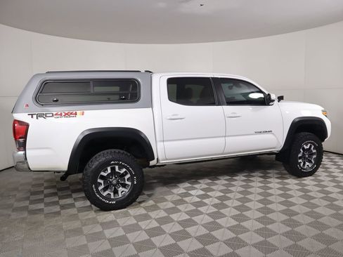 Used 2019 Toyota Tacoma TRD Off-Road image 4