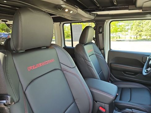 Used 2026 Jeep Wrangler Unlimited Rubicon AWD/4WD image 12
