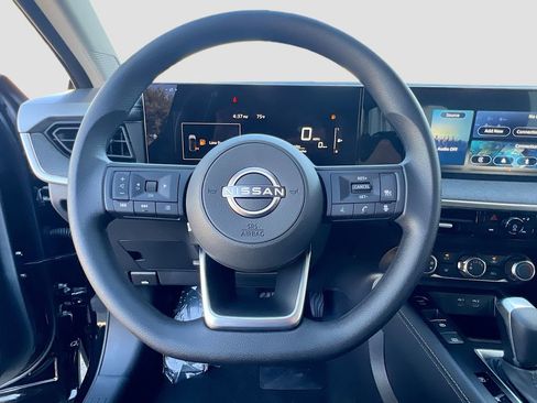 New 2025 Nissan Kicks SV image 11