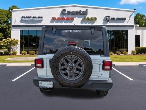 Used 2025 Jeep Wrangler Unlimited Sport AWD/4WD image 5