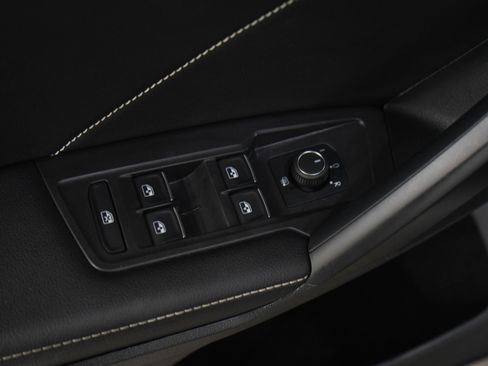 Used 2022 Volkswagen Tiguan SE AWD/4WD image 19
