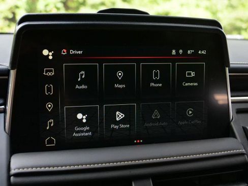 Used 2024 GMC Yukon XL SLT w/ SLT Luxury Package image 12