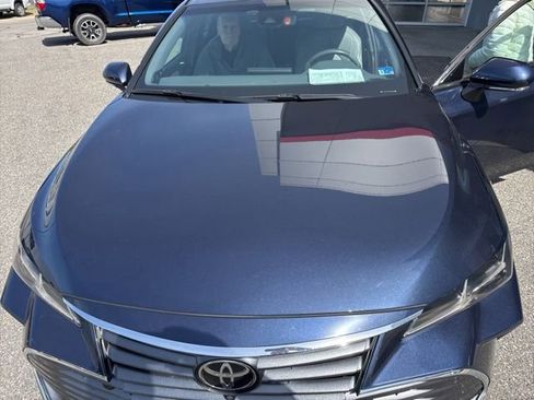 Used 2019 Toyota Avalon Limited w/ Advanced Safety Package image 2