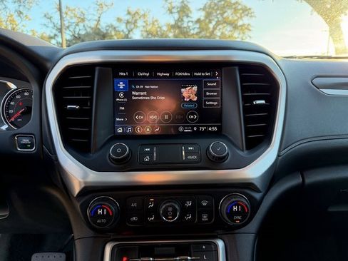 Used 2023 GMC Acadia SLT image 13