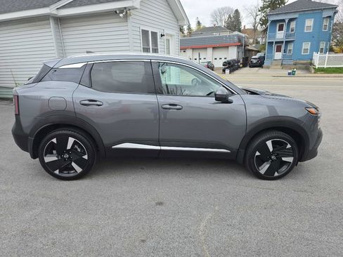 Used 2025 Nissan Kicks SR AWD/4WD image 3