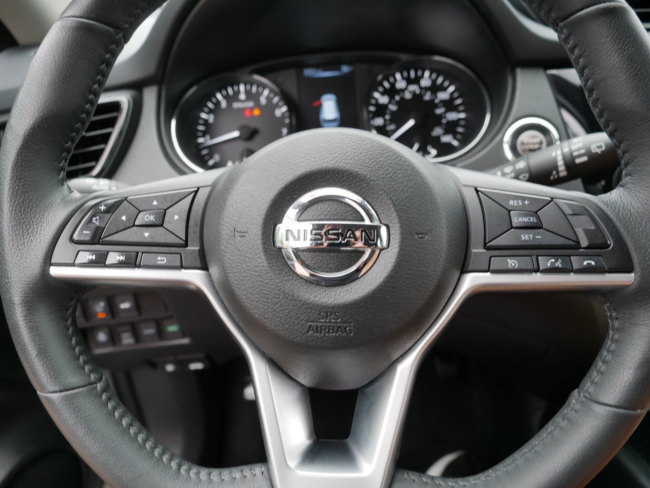 Certified 2017 Nissan Rogue SV w/ SV Premium Package AWD/4WD image 25