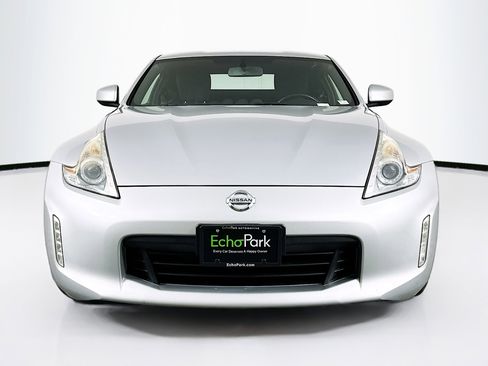 Used 2014 Nissan 370Z Coupe image 2