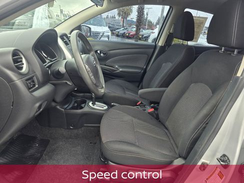 Used 2015 Nissan Versa SV image 11