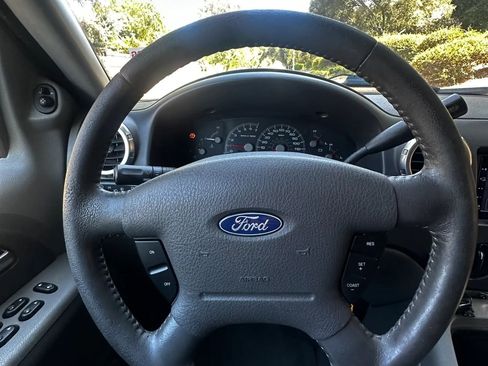 Used 2004 Ford Expedition XLT RWD image 46