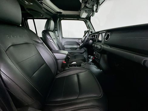 Used 2022 Jeep Wrangler Sahara w/ Cold Weather Group image 30