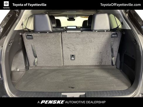 Used 2023 Toyota Highlander XLE image 13