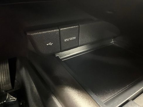 Used 2024 Toyota Camry SE image 20