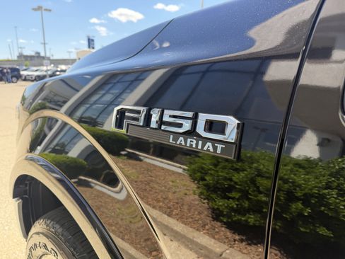Used 2019 Ford F150 Lariat w/ Equipment Group 502A Luxury AWD/4WD image 16