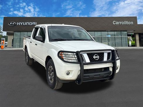 Used 2015 Nissan Frontier Desert Runner RWD image 3