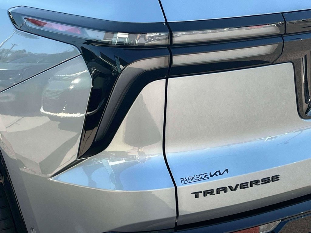 Used 2024 Chevrolet Traverse RS FWD image 37