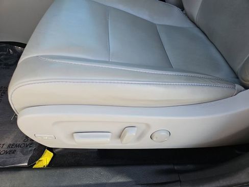 Used 2018 Toyota Highlander XLE image 18