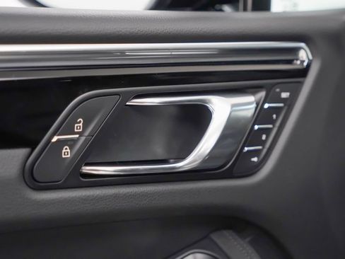 Certified 2026 Porsche Macan AWD/4WD image 22