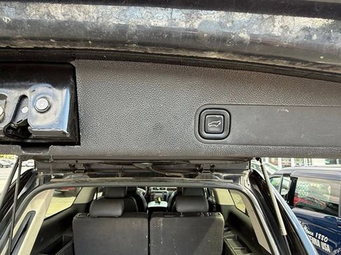 Used 2013 GMC Yukon XL Denali image 9