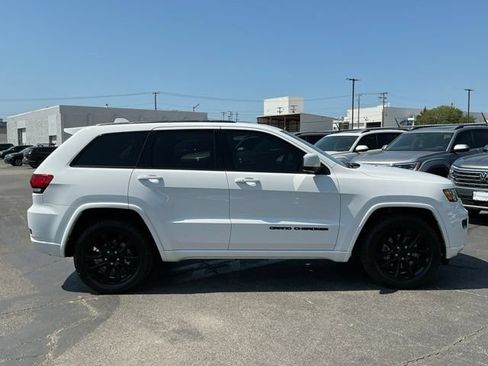 Used 2021 Jeep Grand Cherokee Laredo X AWD/4WD image 2