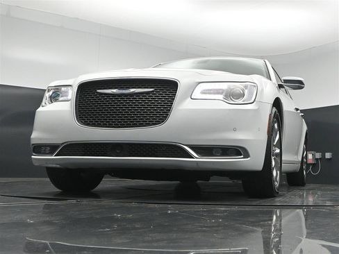 Used 2017 Chrysler 300 C w/ Safetytec Plus Group AWD/4WD image 27
